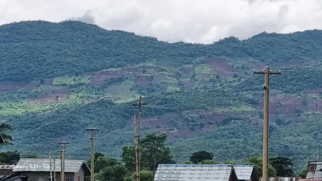 သစ်တောတွေကို အပြောင်ရှင်းပြီး တိုးချဲ့လာတဲ့ စိုက်ခင်းတွေကလည်း အင်းလေးကန်ကို ထိခိုက်စေပါတယ်။