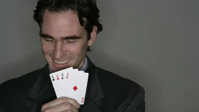 Hombre con naipes A.