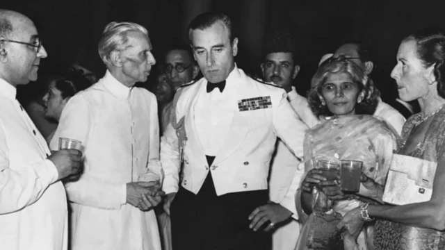 ஜின்னாவின் நாற்காலியை உயரத்தில் வைப்பது தொடர்பான சர்ச்சை