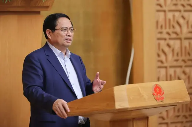 Thủ tướng Phạm Minh Chính yêu cầu rằng việc chi trả cho cán bộ, công chức, viên chức nghỉ sau sắp xếp phải hoàn thành muộn nhất là ngày 30/8.