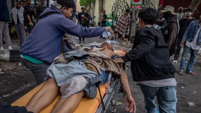 Unjuk rasa yang berakhir ricuh itu karena massa kecewa dan menilai tuntutan mereka agar Bupati Pati Sudewo mundur dari jabatannya tidak segera dipenuhi.