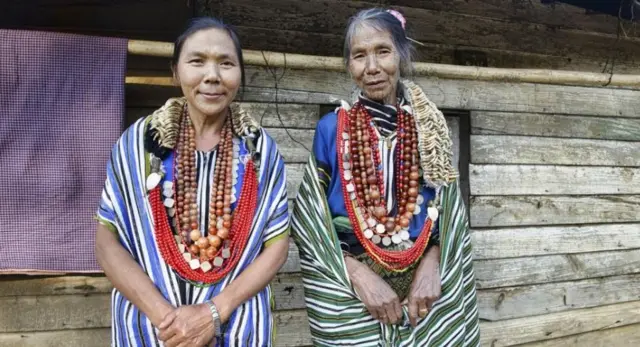 Banyak dari mereka malu dengan tato nenek mereka yang tampaknya sudah ketinggalan zaman