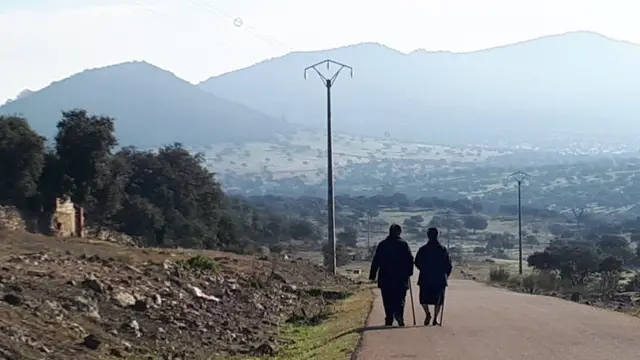 Pessoas caminhando na Sibéria