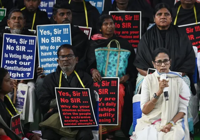 फ़रवरी में ममता बनर्जी ने सुप्रीम कोर्ट में एसआईआर के दौरान नाम हटाए जाने का मुद्दा उठाया