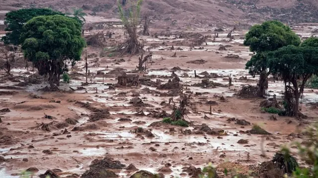 Vista aérea de la localidad brasileña de Mariana, en el estado de Minas Gerais, destruida tras la ruptura de un dique minero en 2015.