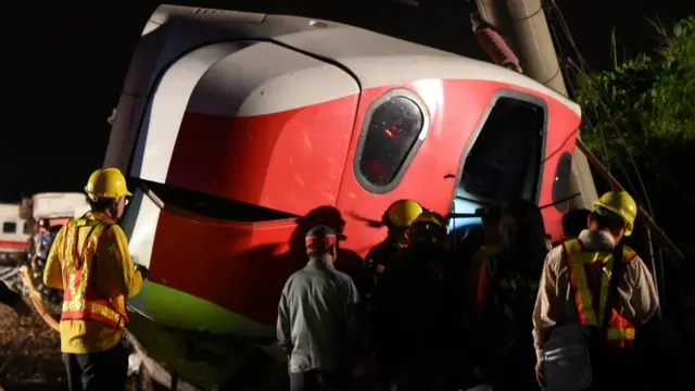 поезд, сошедший с рельсов