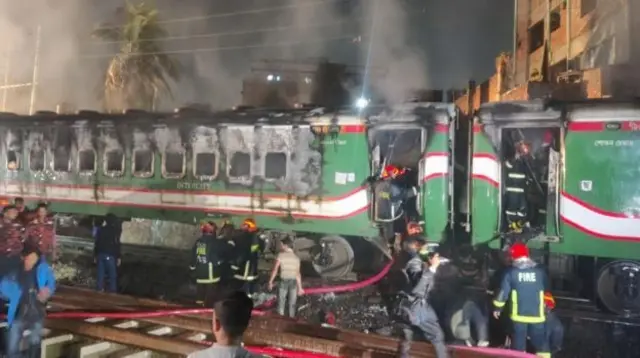 আগুন নিয়ন্ত্রণে আনতে কাজ করে ফায়ার সার্ভিসের আটটি ইউনিট