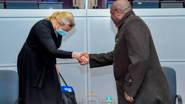Mu bandi bantu benshi babonanye na Ndayishimiye harimwo Jutta Urpilainen, komiseri ajejwe ugufashanya n'ayandi makungu (partenariats internationaux) w'Ubumwe bwa Bulaya