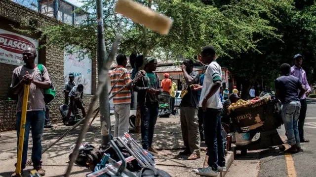 Awọn osisẹ n ko ara jọ lorilẹede South Africa