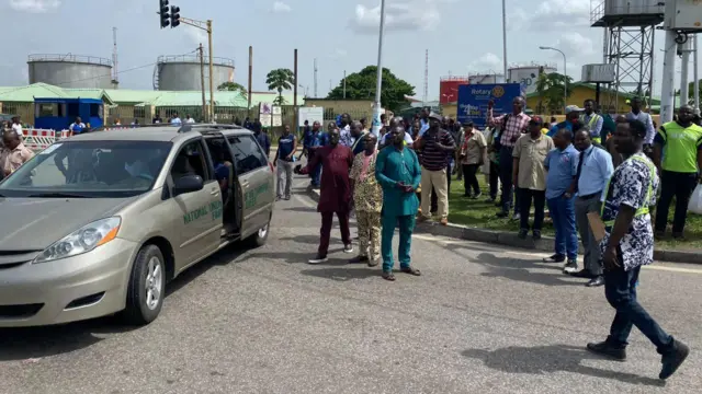 Ndị ọrụ njem ụgbọelu na-agba abụbọ ọrụ