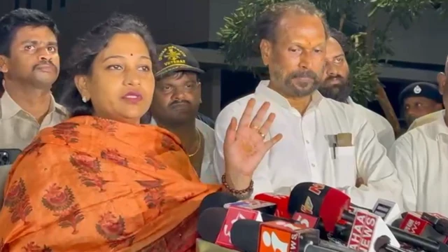 మీడియాతో మాట్లాడుతున్న ఏపీ హోం మంత్రి వంగలపూడి అనిత