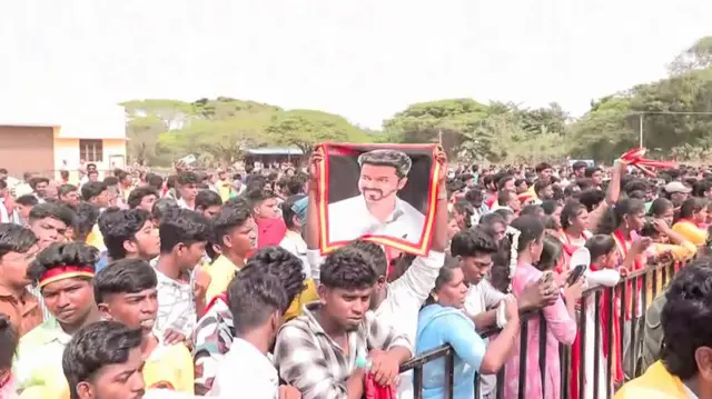 विजय की पार्टी युवाओं में बेहद पॉपुलर समझी जाती है