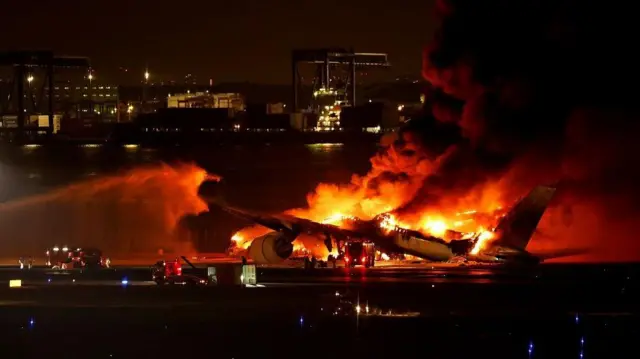 aeronave pegando fogo