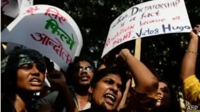 2015 में फ़िल्म एंड टेलिविज़न इंस्टीट्यूट ऑफ़ इंडिया में छात्रों ने संस्थान प्रबंधन के ख़िलाफ़ प्रदर्शन किए थे