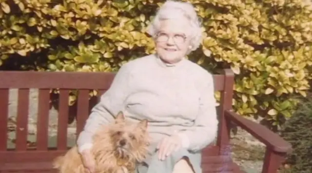 Moble waxaa lagu dilay gurigeeda