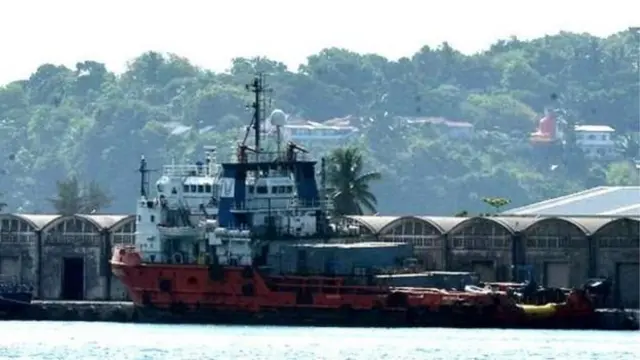 'ඇවන්ගාඩ්' පාවෙන අවි ගබඩාවට අනුමැතිය දීම තුළින් රජයට රුපියල් බිලියන 11.4 ක පාඩුවක් සිදු කළේ යයි ගෝඨාභය රාජපක්ෂ ඇතුළු පිරිසකට චෝදනා එල්ල වී තිබේ