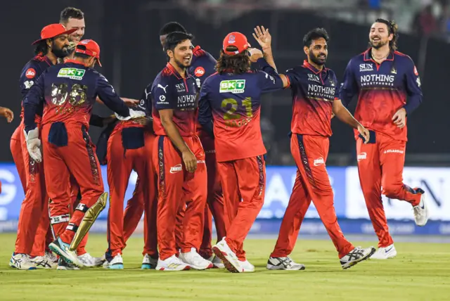 ரியான் ரிக்கில்டன், ரோஹித் ஷர்மா, சூர்யகுமார் யாதவ், திலக் வர்மா என 4 முக்கிய மும்பை இந்தியன்ஸ் விக்கெட்டுகளை வீழ்த்தினார் புவனேஷ்வர் குமார்