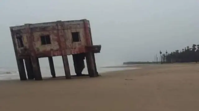 ముందుకొచ్చిన సముద్రం