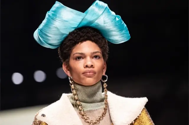 Gidajen tallan tufafi a Afirka ta Kudu sun tanadi kayayyaki musamman saboda taron Mercedes-Benz Fashion Week.