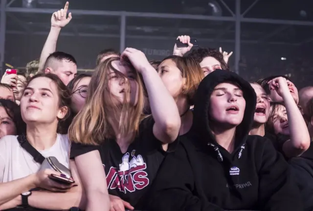 Фанатки Хаски на его концерте в Санкт-Петербурге