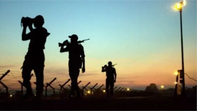 বাংলাদেশের তিন দিকে ভারতের সাথে সীমান্ত ।