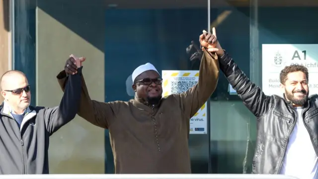 Некоторые из выживших в нападении дали показания в суде