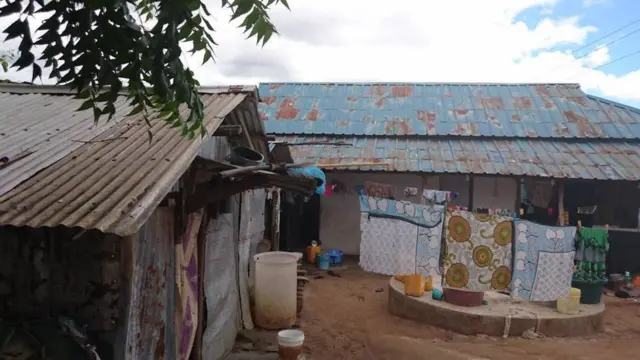 Wakazi wa hapa wanasema walianza kukaa kwenye mabati na sasa wana nyumba ,wanafurahia maisha kwa sasa