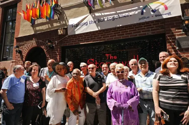 ஓரினச்சேர்க்கையாளர்கள்