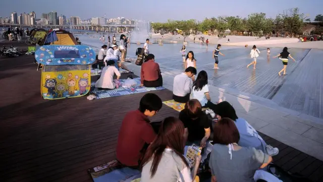 Значение "мы" и "я" может быть разным как в разговорном корейском языке, так и в сознательном и бессознательном каждого корейца