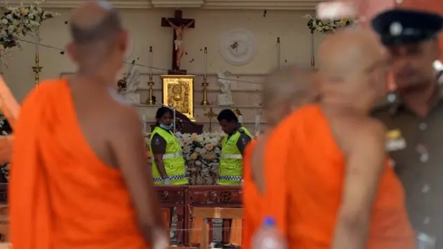 இலங்கையில் குண்டு வெடிப்பு நடந்த ஒரு தேவாலயம்.