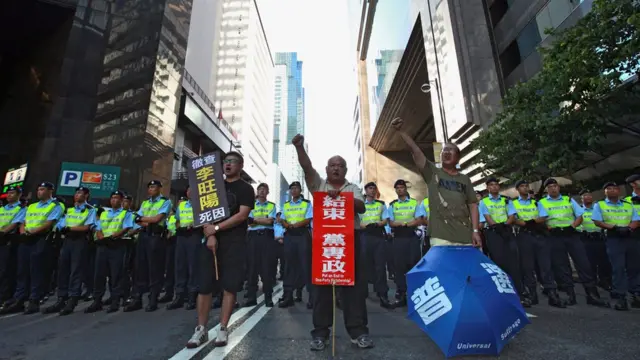 2012年香港民众在胡锦涛访港期间上街抗议表达诉求。