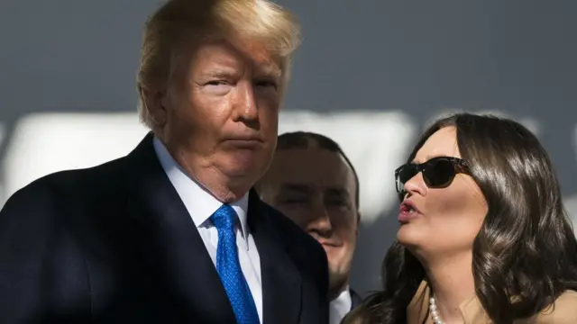 அமெரிக்காவில் அரசுப் பணிகள் முடக்கம்: சரமாரியாக குற்றஞ்சாட்டி கொள்ளும் கட்சிகள்