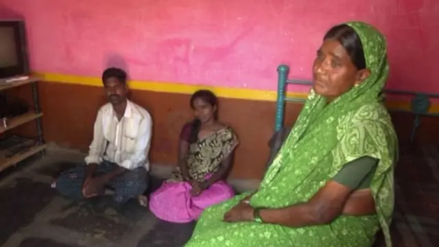 आत्महत्याग्रस्त शेतकऱ्याची कुटुंब