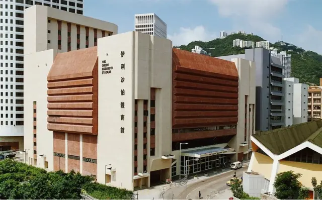 新伊利沙伯體育館落成早期照片。