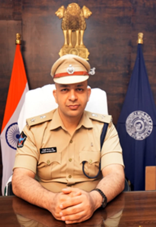 శ్చిమ గోదావరి జిల్లా ఎస్పీ నయూం అష్మీ 