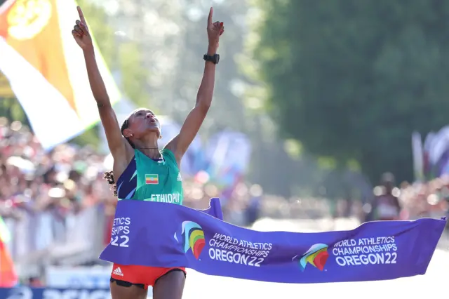 አሜሪካ ኦሪገን ውስጥ እየተካሄደ ባለው ውድድር በማራቶን አሸናፊ የሆነችው ጎተይቶም 