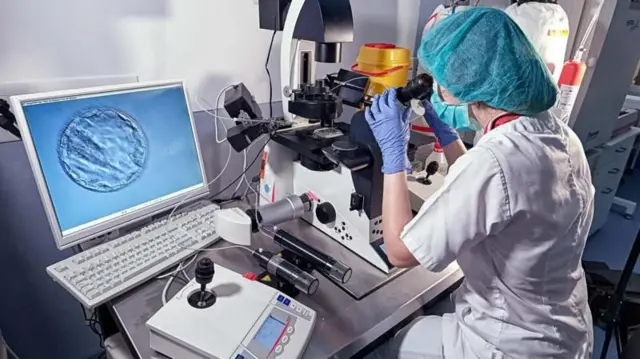 Photo Caption- या डोनरच्या सुमारे 20 टक्के शुक्राणूंमध्ये कॅन्सरचा धोका वाढवणारा धोकादायक जीन होता. (स्टॉक इमेज)