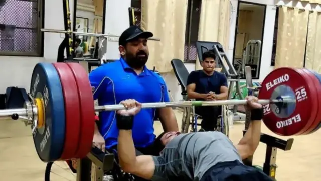 परमजीत कुमार, कोच राजींदर रहेलूंसोबत