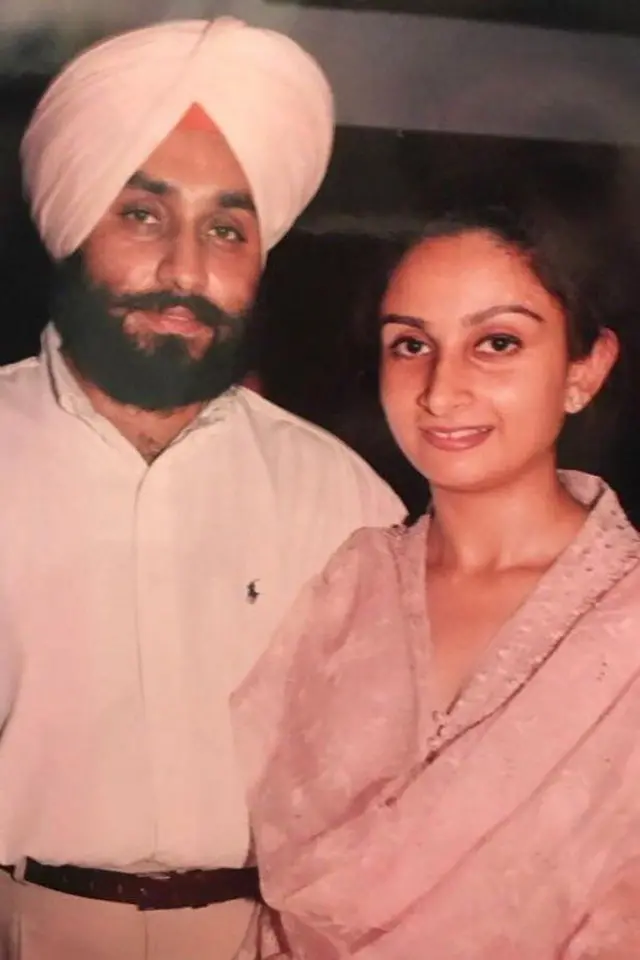 ਸੁਖਬੀਰ ਸਿੰਘ ਬਾਦਲ ਅਤੇ ਹਰਸਿਰਮਤ ਕੌਰ ਬਾਦਲ ਦੀ ਪੁਰਾਣੀ ਤਸਵੀਰ