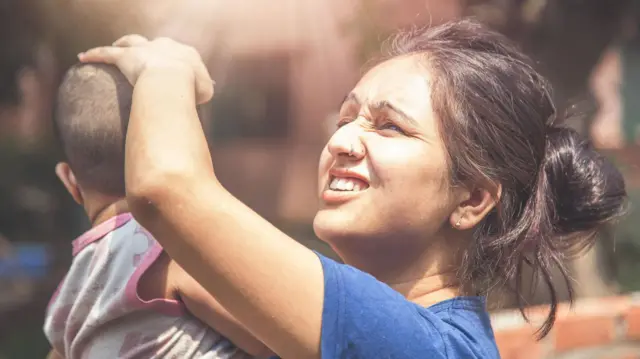 ध्यान रखें कि हीट स्ट्रोक से व्यक्ति बेहोश हो सकता है (प्रतीकात्मक तस्वीर)