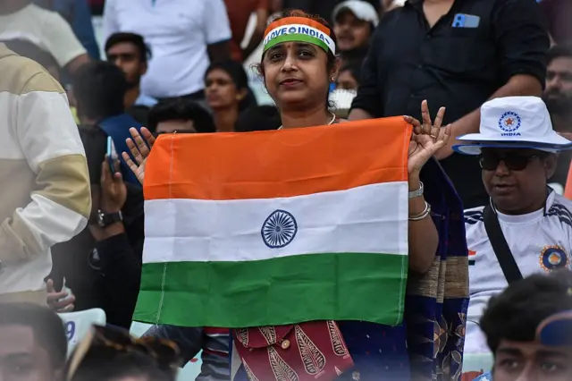 પાકિસ્તાનની ક્રિકેટ ટીમ, આઇસીસી ટી20 વર્લ્ડકપ 2026, ભારત સામેની મેચ ન રમે તો પાકિસ્તાનને શું નુકસાન, ક્રિકેટ ઇતિહાસની વિવાદાસ્પદ મેચો અને ટુર્નામેન્ટ, રાજકારણ અને ક્રિકેટ કેમ સાથે, બીબીસી ગુજરાતી 