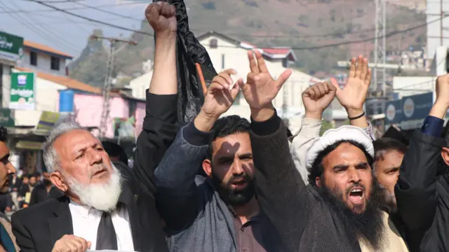 पाकिस्तान प्रशासित कश्मीर में हुए विरोध प्रदर्शन