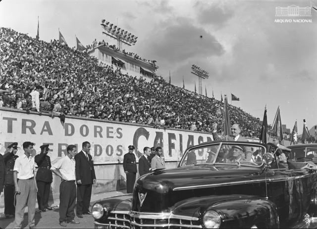 Presidente Getúlio Vargas nas comemorações do Dia do Trabalho em 1952