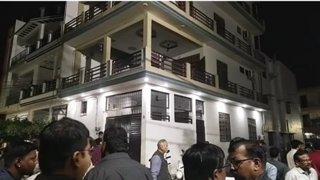 मूळचे जालौनचे रहिवासी असलेले मानवेंद्र प्रताप सिंह लखनौमध्ये आपला व्यवसाय करत होते