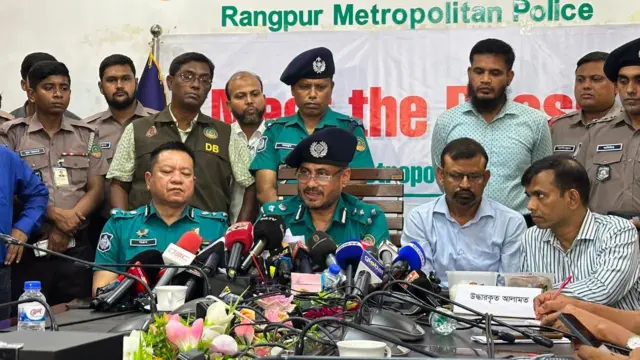 সংবাদ সম্মেলনে করে ঘটনার বর্ণনা দিয়েছেন রংপুর মহানগর পুলিশ কমিশনার মোহাম্মদ আব্দুল মাবুদ