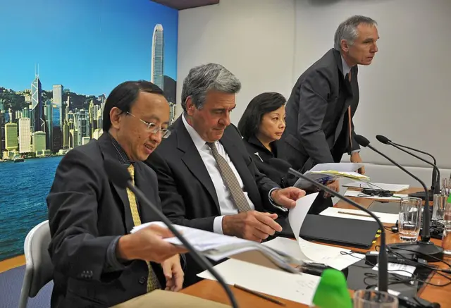 香港法律改革委员会于2006设立了性罪行检讨小组委员会，张达明（左）是成员之一。（2008年7月29日）