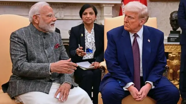 ভারতের প্রধানমন্ত্রী নরেন্দ্র মোদী ও মার্কিন প্রেসিডেন্ট ডোনাল্ড ট্রাম্প বৈঠক করছেন। 