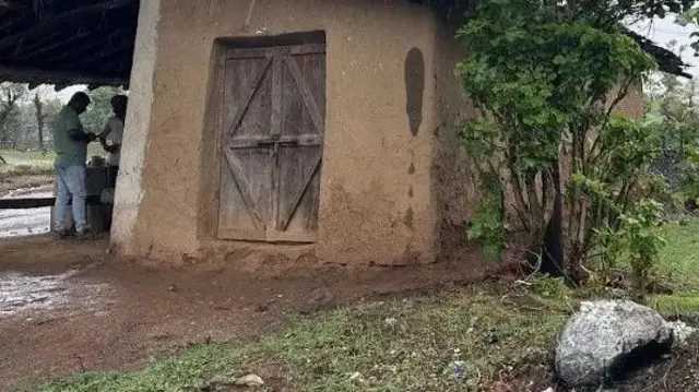 এলাকায় এখনও আতঙ্ক রয়েছে। 