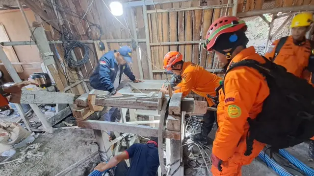 Basarnas sebut delapan penambang yang terjebak di lubang Banyumas ‘kemungkinan’ sudah meninggal.