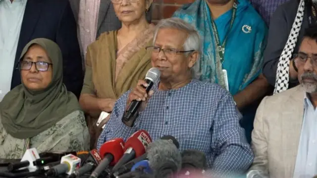 সংবাদ সম্মেলনে অধ্যাপক ড. মুহাম্মদ ইউনূস